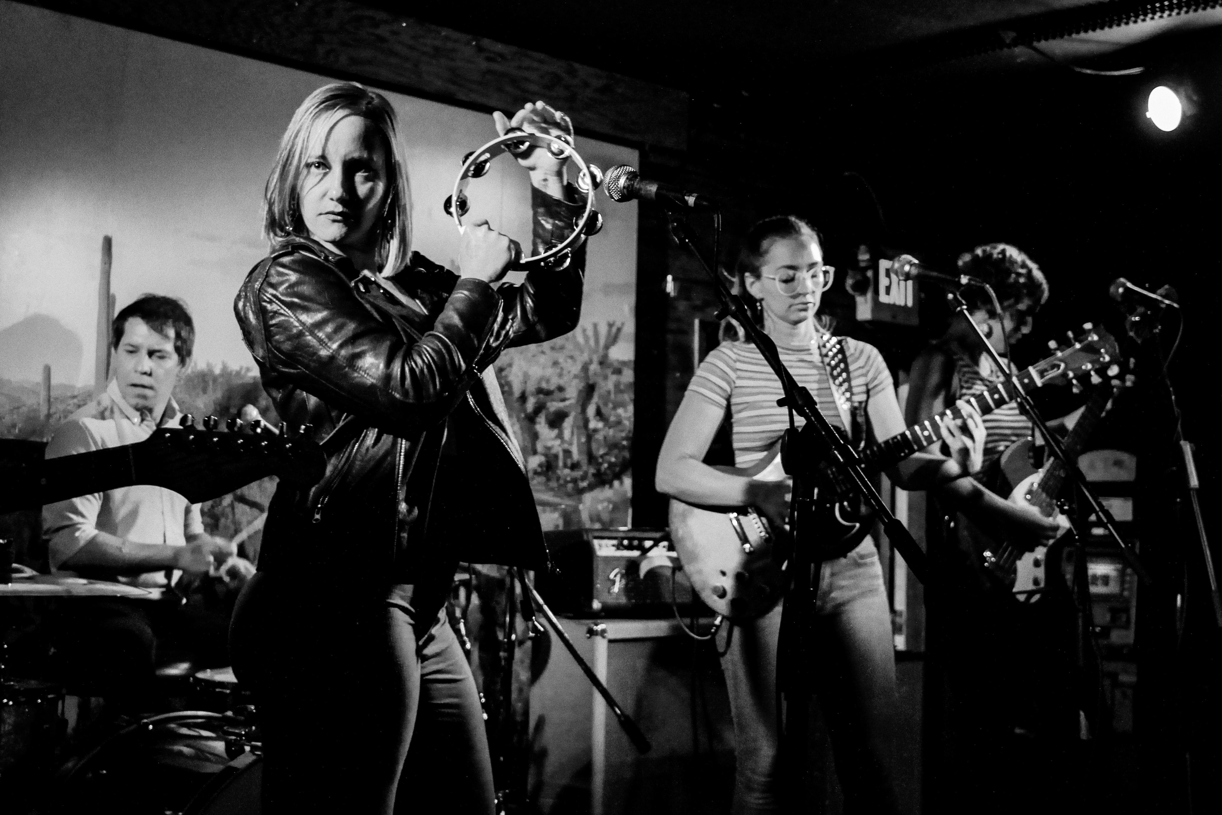 [PREMIERE] Mean Jolene – Glory Daze – For The Rabbits